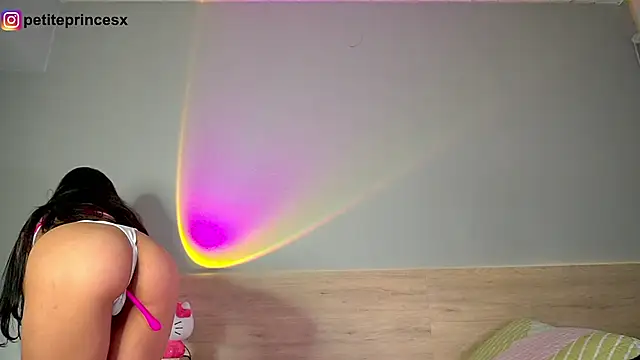 petitevictoria online show from 21, 1, 2025