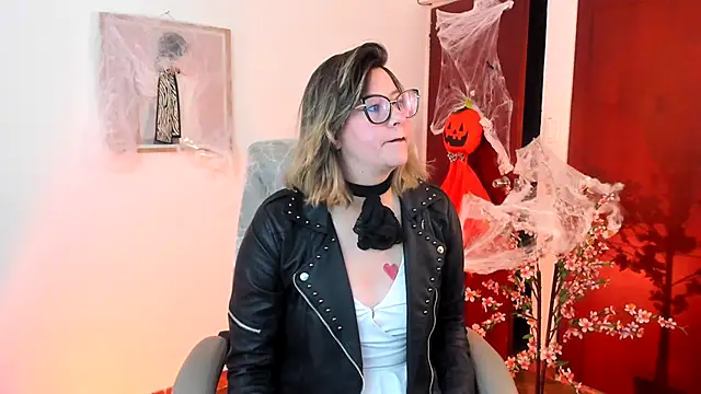 Chanelll Taylorr  online show from 11, 10, 2025