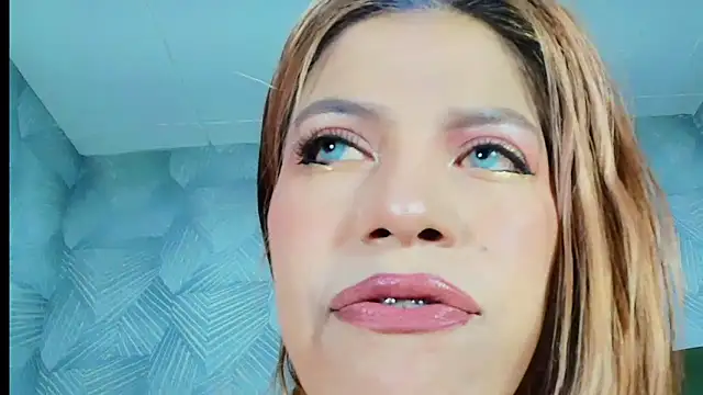 CurvyJulieth online show from 7, 5, 2026