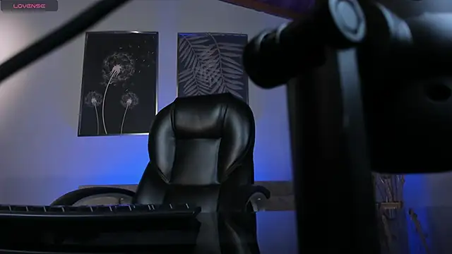 SamanthaKlein  online show from 29, 1, 2025