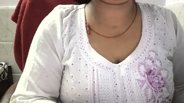 Snapshot of Gulaboo_bhabi chatting on 18, 4, 2026 Gulaboo bhabi online show from 18, 4, 2026