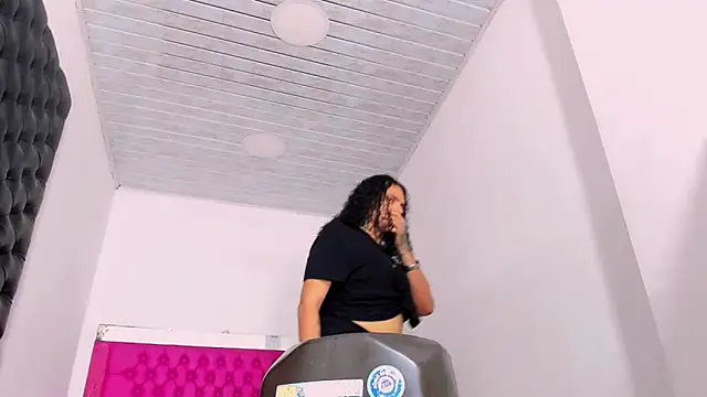 Snapshot of aleja_mistress_ chatting on 29, 11, 2025 aleja mistress online show from 29, 11, 2025