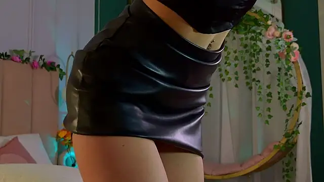 Eva Natsumi online show from 5, 12, 2024