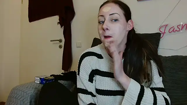 Snapshot of Jasmin-White chatting on 29, 4, 2026 Jasmin-White online show from 29, 4, 2026