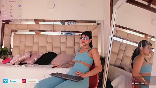 Snapshot of Dapnne_ chatting on 15, 10, 2025 Dapnne online show from 15, 10, 2025