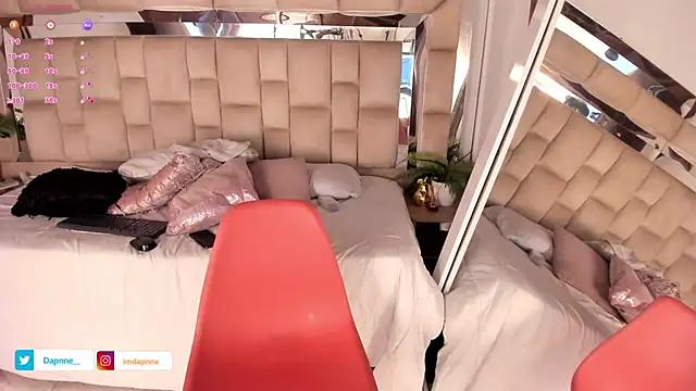 Snapshot of Dapnne_ chatting on 22, 10, 2025 Dapnne online show from 22, 10, 2025