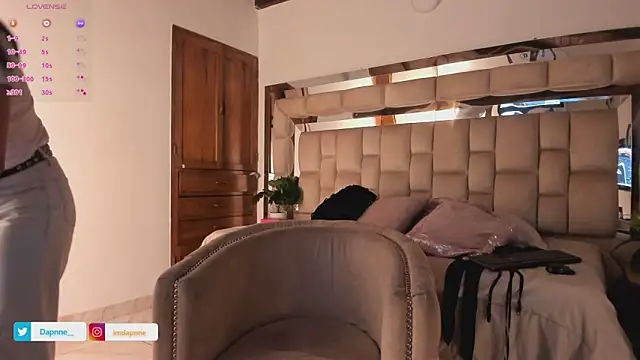 Snapshot of Dapnne_ chatting on 23, 10, 2025 Dapnne online show from 23, 10, 2025