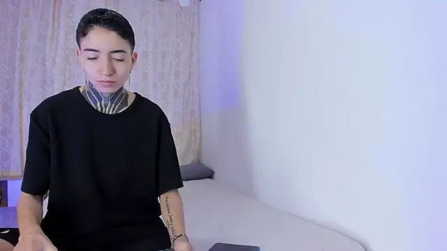 Snapshot of Tinny_and_Candy chatting on 17, 11, 2025 Tinny and Candy online show from 17, 11, 2025