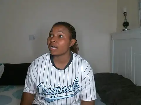 R-thequeen online show from 1, 2, 2025