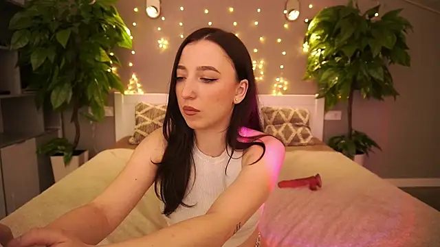 Snapshot of MonAmourrrR chatting on 3, 2, 2025 MonAmourrrR online show from 3, 2, 2025