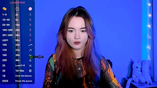 liana kisses online show from 5, 10, 2025