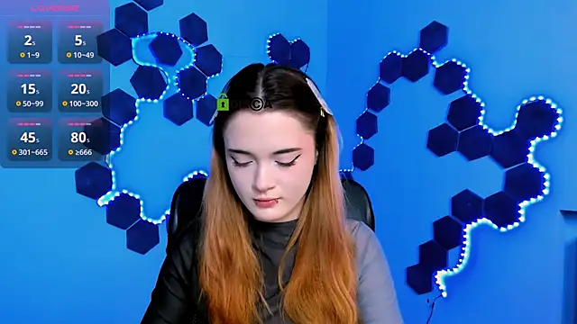 liana kisses online show from 4, 12, 2025