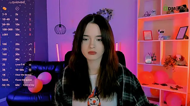 liana kisses online show from 10, 4, 2026