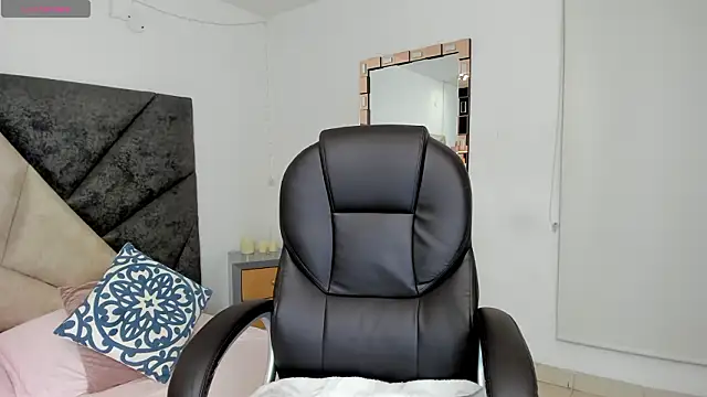 BarbaraKnox  online show from 12, 2, 2026