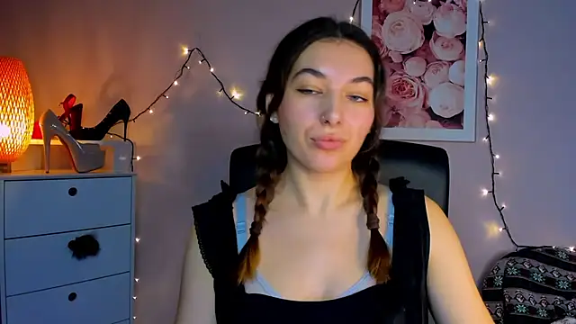 Snapshot of Meagn_Extasy chatting on 12, 12, 2024 Meagn Extasy online show from 12, 12, 2024