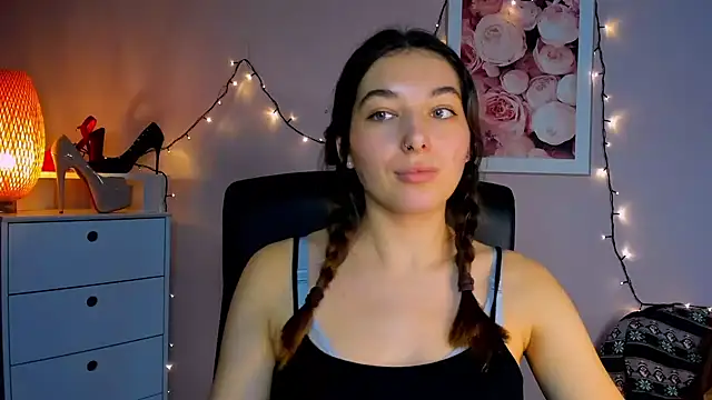 Snapshot of Meagn_Extasy chatting on 12, 12, 2024 Meagn Extasy online show from 12, 12, 2024