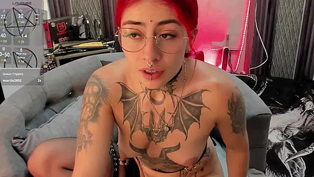 Snapshot of selene_red_ chatting on 1, 2, 2025 selene red online show from 1, 2, 2025
