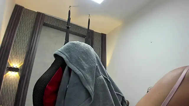 selene red  online show from 25, 5, 2026