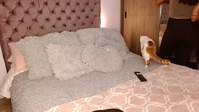 Roussmariehenao online show from 10, 10, 2025