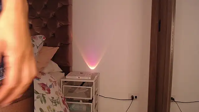 Roussmariehenao online show from 14, 12, 2025