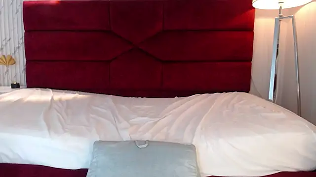 sara saenz99 online show from 4, 2, 2025