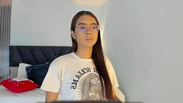 sara saenz99 online show from 8, 11, 2025