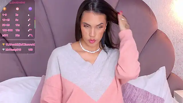 Snapshot of Camille_Torres chatting on 12, 11, 2025 Camille Torres online show from 12, 11, 2025