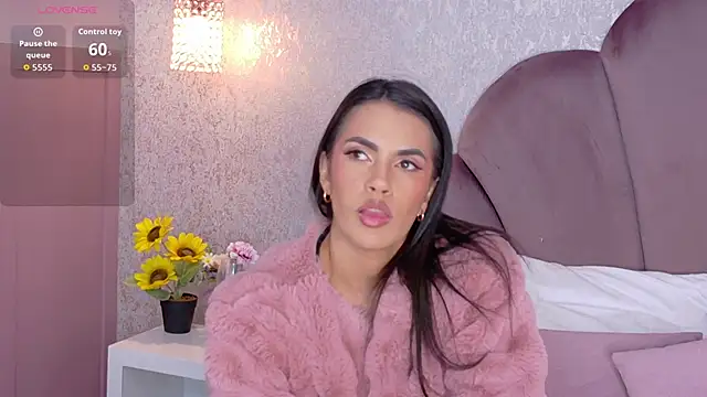 Snapshot of Camille_Torres chatting on 13, 11, 2025 Camille Torres online show from 13, 11, 2025