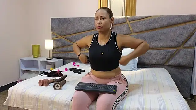 Snapshot of Julia_Gomes chatting on 17, 3, 2025 Julia Gomes online show from 17, 3, 2025