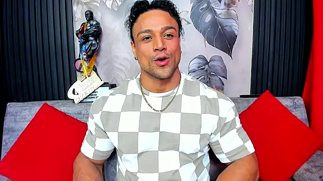 Snapshot of MikeEstevess chatting on 26, 10, 2025 MikeEstevess online show from 26, 10, 2025