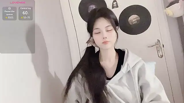 Qedgjwyz1 online show from 15, 2, 2025