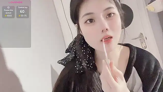 Qedgjwyz1 online show from 16, 2, 2025