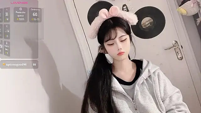 Qedgjwyz1 online show from 6, 3, 2025