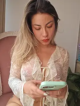 Snapshot of Karen_San_Miguel chatting on 4, 2, 2025 Karen San Miguel online show from 4, 2, 2025