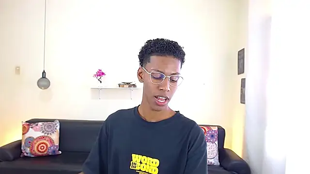 maiki18  online show from 14, 2, 2025