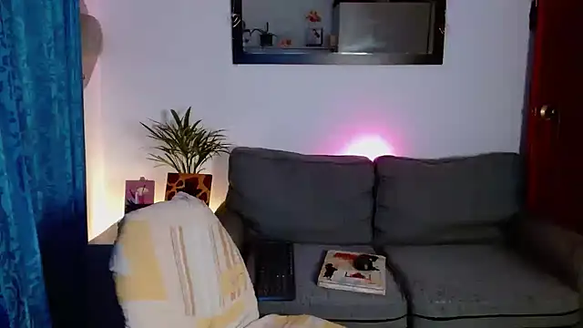 Nicole white 11 online show from 18, 9, 2025