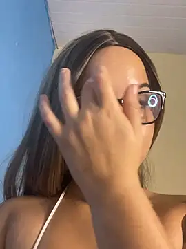 Snapshot of Lolacavalona chatting on 20, 12, 2024 Lolacavalona online show from 20, 12, 2024