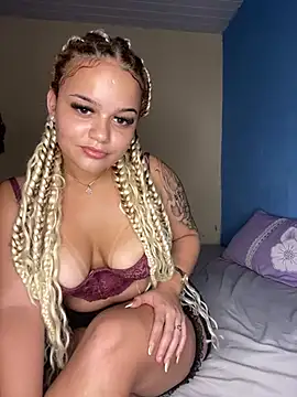 Snapshot of Lolacavalona chatting on 13, 1, 2025 Lolacavalona online show from 13, 1, 2025