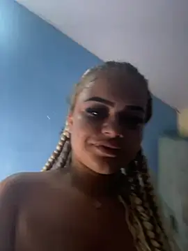 Snapshot of Lolacavalona chatting on 14, 1, 2025 Lolacavalona online show from 14, 1, 2025