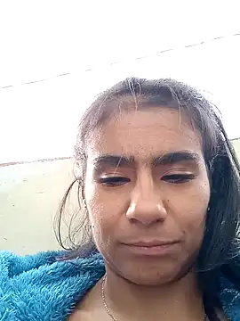 Snapshot of Leslly_ chatting on 5, 1, 2025 Leslly online show from 5, 1, 2025