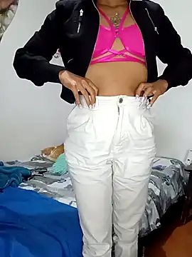 Snapshot of Leslly_ chatting on 5, 1, 2025 Leslly online show from 5, 1, 2025