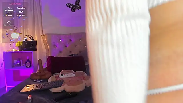 Sarahballiston  online show from 3, 12, 2025