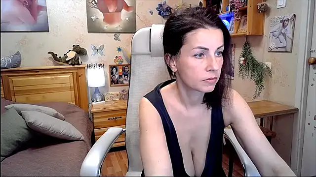Snapshot of Kendra_Mom chatting on 21, 4, 2026 Kendra Mom online show from 21, 4, 2026