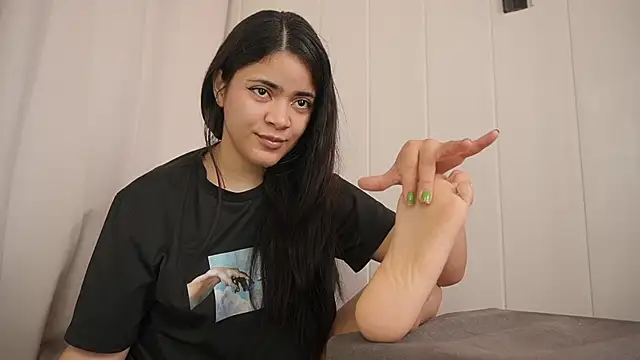 Snapshot of Feetgirl01 chatting on 19, 1, 2025 Feetgirl01 online show from 19, 1, 2025