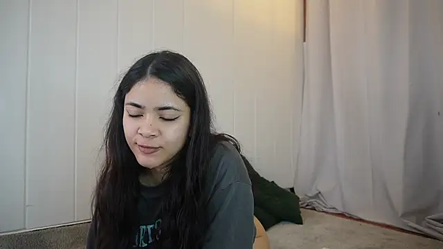 Snapshot of Feetgirl01 chatting on 27, 2, 2025 Feetgirl01 online show from 27, 2, 2025