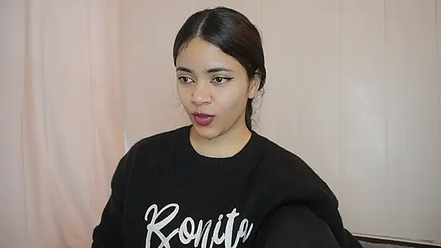 Snapshot of Feetgirl01 chatting on 27, 2, 2025 Feetgirl01 online show from 27, 2, 2025