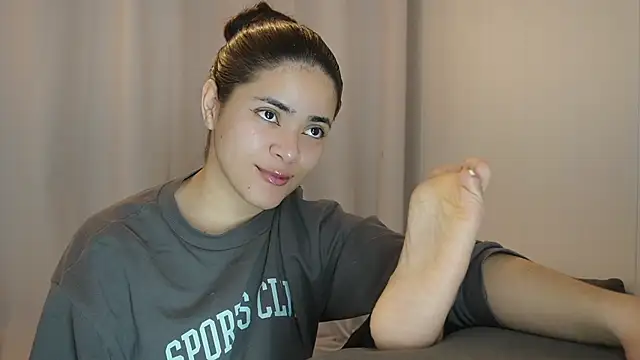 Snapshot of Feetgirl01 chatting on 13, 3, 2025 Feetgirl01 online show from 13, 3, 2025