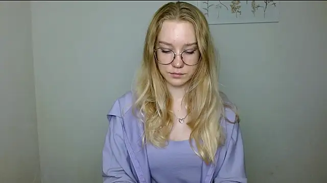 Snapshot of cindi_hot chatting on 10, 10, 2025 cindi hot online show from 10, 10, 2025