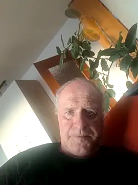 Snapshot of Milkasahne64 chatting on 29, 9, 2025 Milkasahne64 online show from 29, 9, 2025