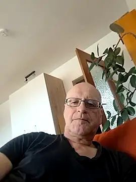 Snapshot of Milkasahne64 chatting on 18, 10, 2025 Milkasahne64 online show from 18, 10, 2025